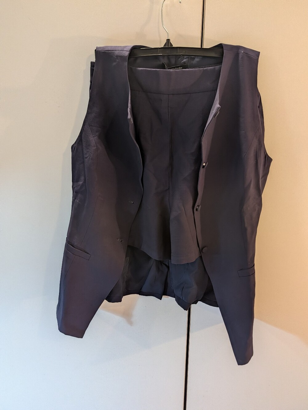 Pretty Garden Woman's 2 Piece Navy Blue Tailored Vest & Short Set Size Small NWT